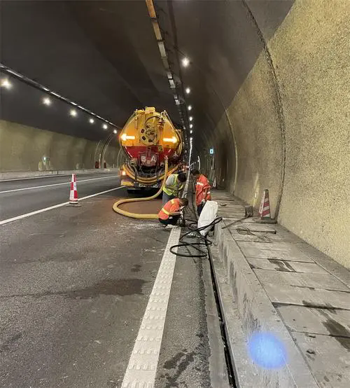 无为隧道排水渠清淤